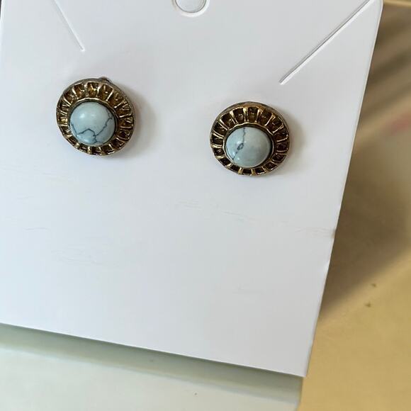 Stud Earrings - Picture 4 of 5